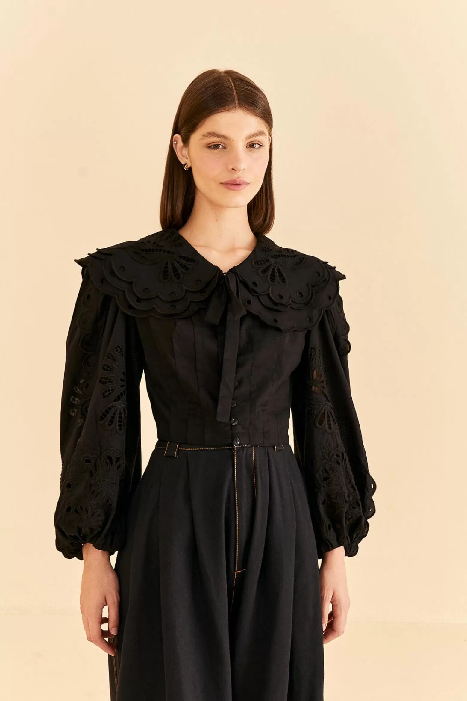 New FARM Rio  BLACK RICHELIEU BIG COLLAR BLOUSE